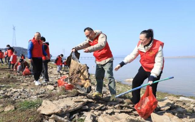 尊罗宾香烟怎么样?口感对比与性价比解析